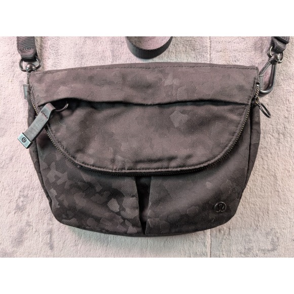 patagonia big sur blue duffel Black Hole 55L Bag-Tidal Teal accentuated by the iconic Color:WSTO Weathered Stone Waterproof Bag Base Camp™ Duffel—M